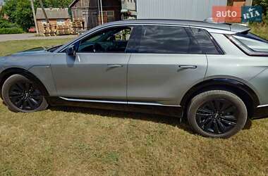 Фастбэк Cadillac Lyriq 2023 в 