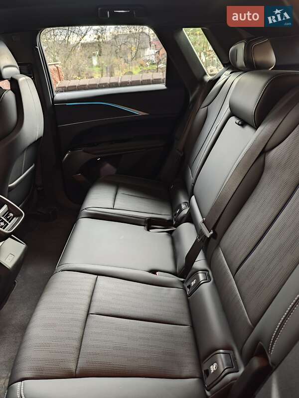 Внедорожник / Кроссовер Cadillac Lyriq 2023 в Львове фото 16 Внедорожник / Кроссовер Cadillac Lyriq 2023 в Львове