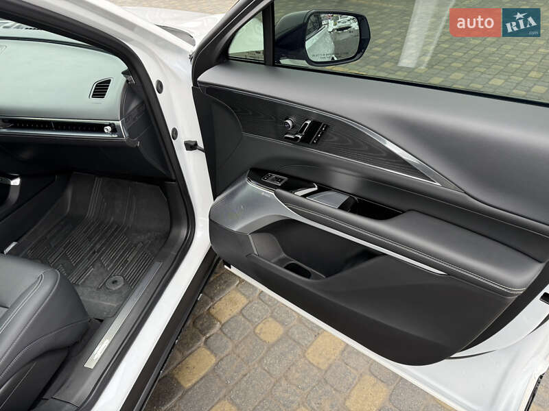 Лифтбек Cadillac Lyriq 2024 в Львове