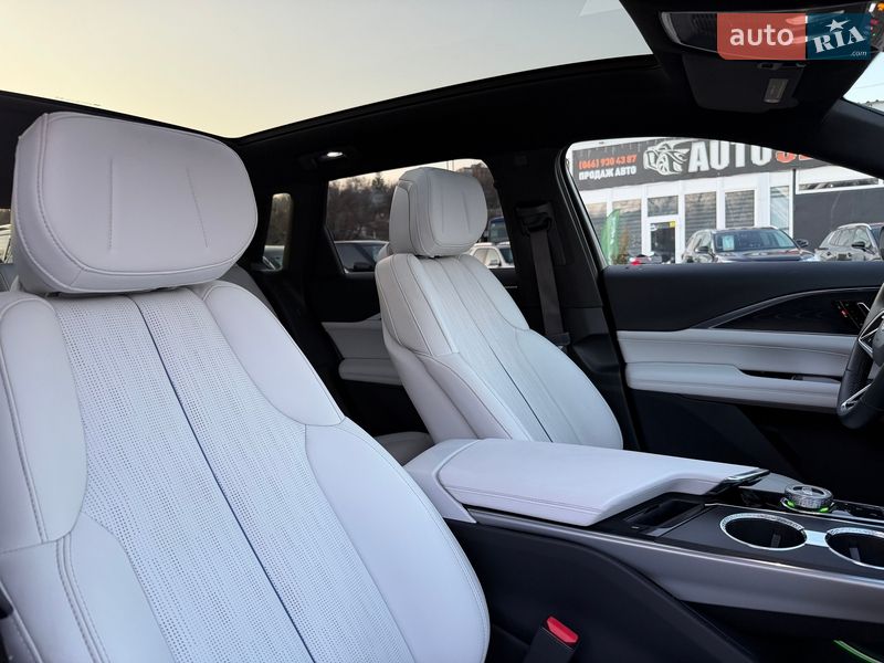 Внедорожник / Кроссовер Cadillac Lyriq 2023 в Харькове