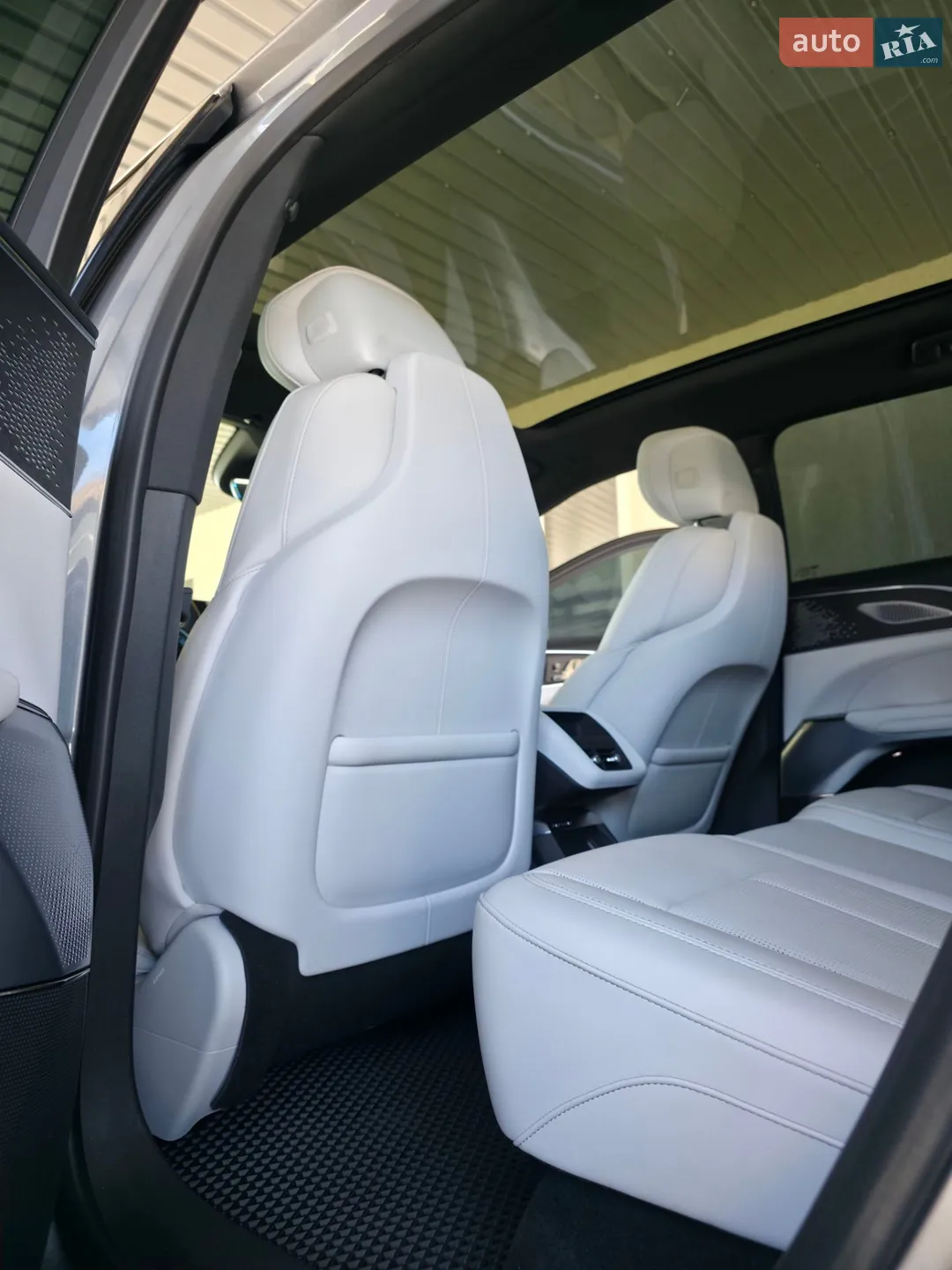 2022 Cadillac Lyriq - мініатюра 16
