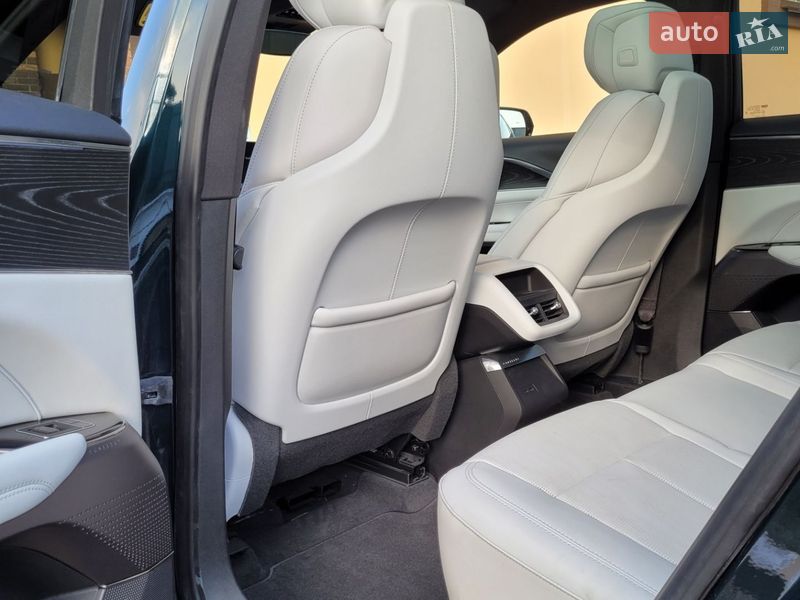 Внедорожник / Кроссовер Cadillac Lyriq 2024 в Киеве