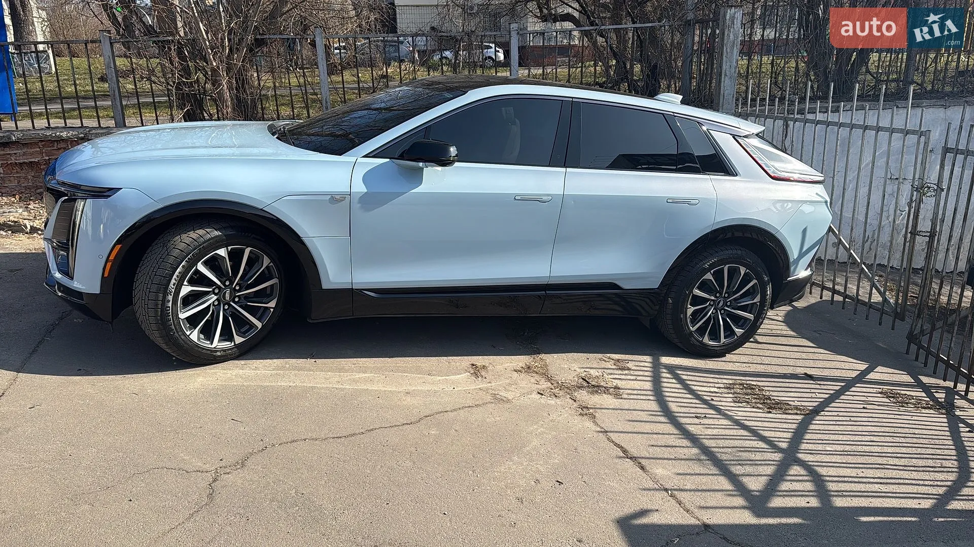 2023 Cadillac Lyriq - мініатюра 2