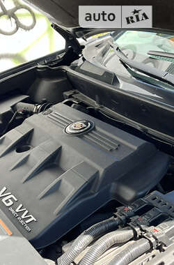 Внедорожник / Кроссовер Cadillac SRX 2011 в 