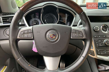 Внедорожник / Кроссовер Cadillac SRX 2011 в 