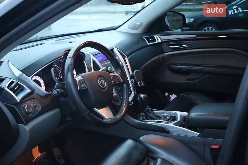 Позашляховик / Кросовер Cadillac SRX 2011 в Городку