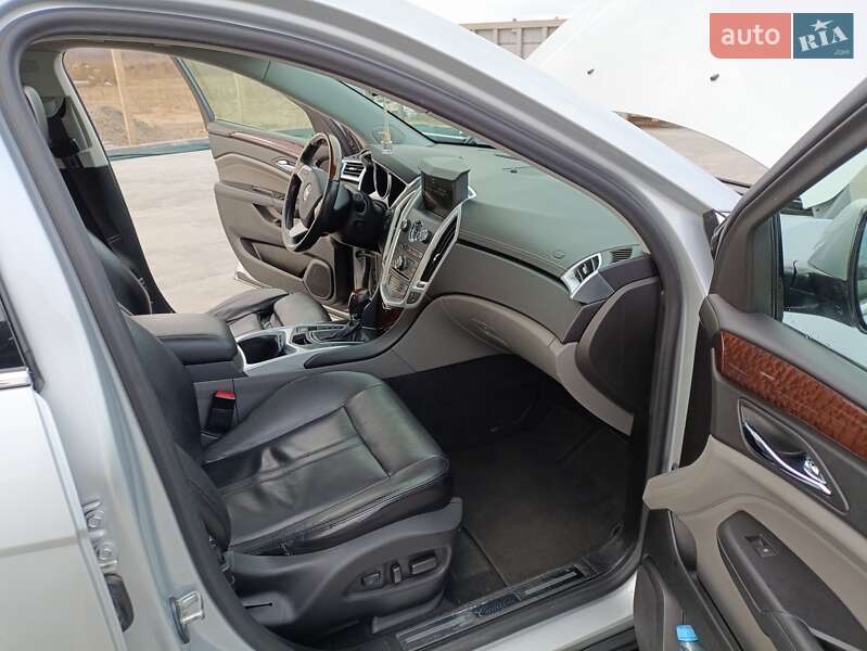 Позашляховик / Кросовер Cadillac SRX 2011 в Броварах