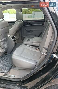 Внедорожник / Кроссовер Cadillac SRX 2011 в 