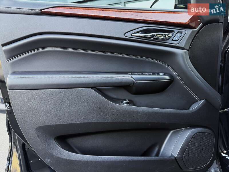 Позашляховик / Кросовер Cadillac SRX 2014 в Києві