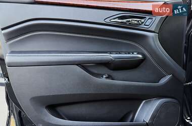 Позашляховик / Кросовер Cadillac SRX 2014 в 