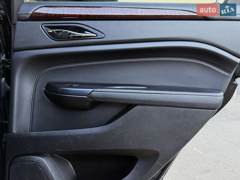 Позашляховик / Кросовер Cadillac SRX 2014 в Києві