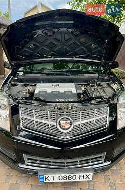 Внедорожник / Кроссовер Cadillac SRX 2010 в 