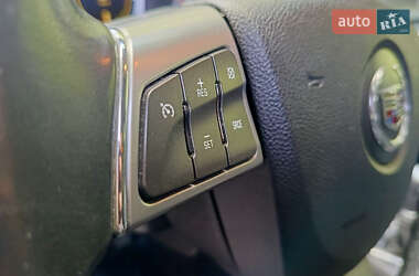 Внедорожник / Кроссовер Cadillac SRX 2010 в 