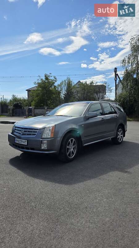 Позашляховик / Кросовер Cadillac SRX 2004 в 