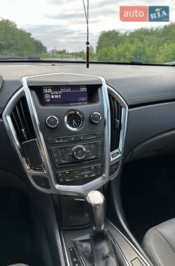 Внедорожник / Кроссовер Cadillac SRX 2011 в 