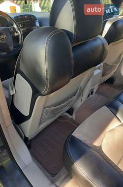 Позашляховик / Кросовер Cadillac SRX 2004 в 