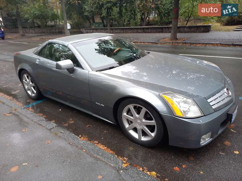 Кабриолет Cadillac XLR 2004 в Киеве