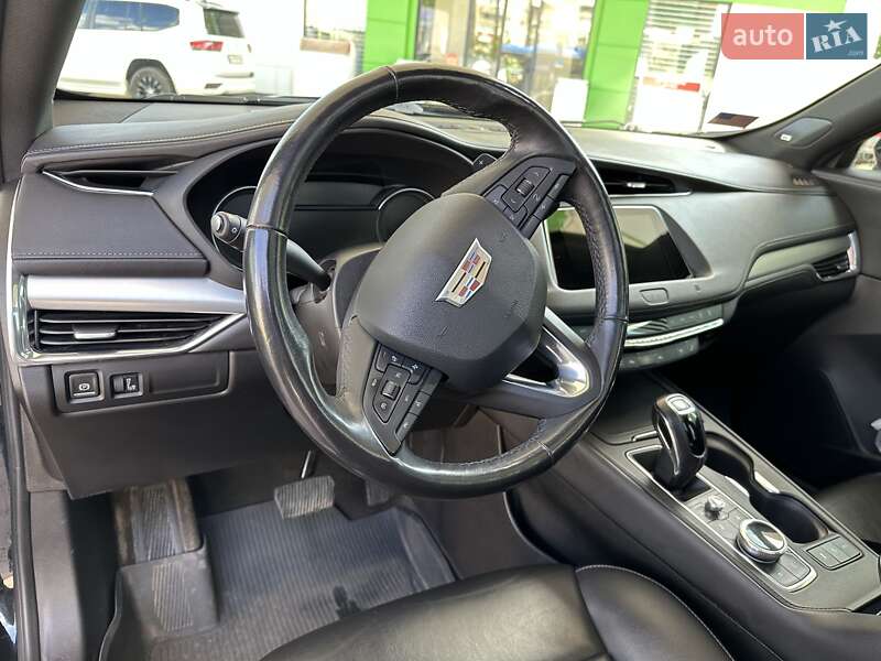 Внедорожник / Кроссовер Cadillac XT4 2018 в Сумах