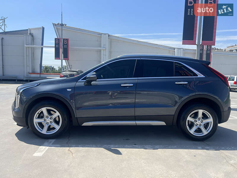 Внедорожник / Кроссовер Cadillac XT4 2018 в Киеве