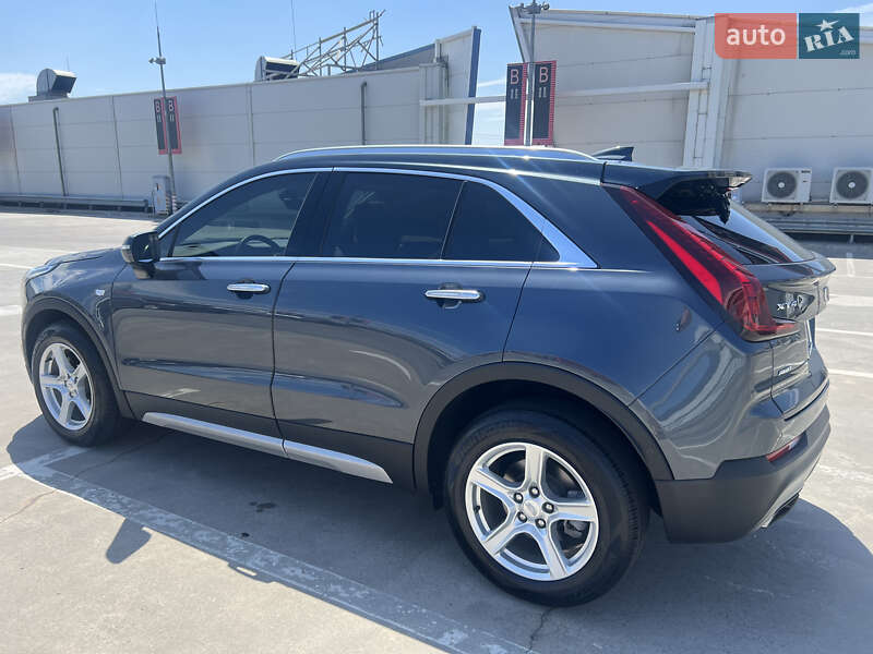 Внедорожник / Кроссовер Cadillac XT4 2018 в Киеве