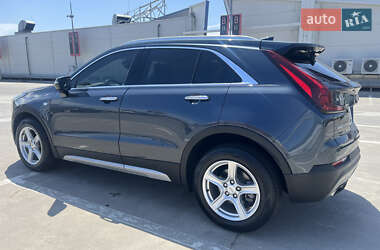 Внедорожник / Кроссовер Cadillac XT4 2018 в 