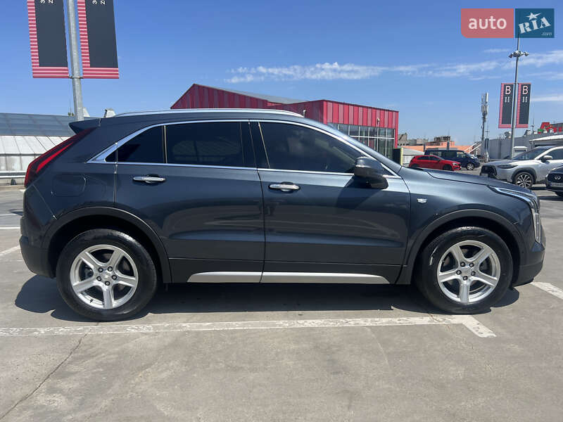 Внедорожник / Кроссовер Cadillac XT4 2018 в Киеве