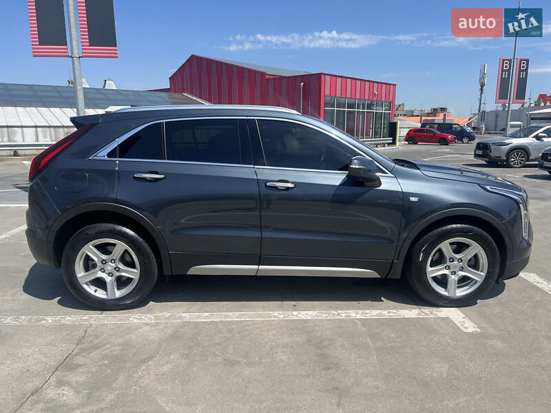 Внедорожник / Кроссовер Cadillac XT4 2018 в Киеве