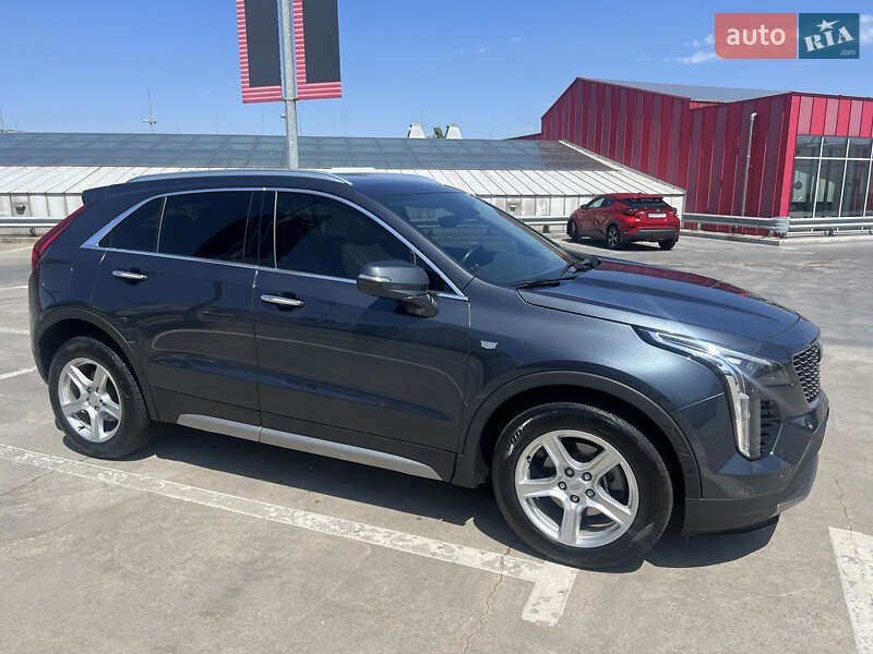 Внедорожник / Кроссовер Cadillac XT4 2018 в Киеве