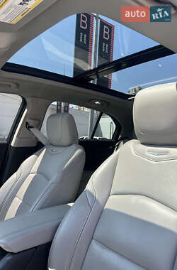 Внедорожник / Кроссовер Cadillac XT4 2018 в 