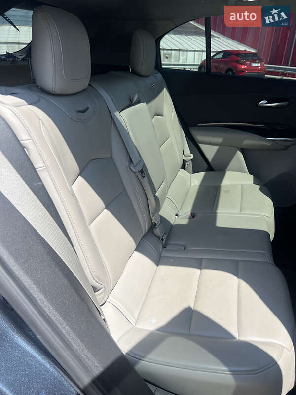 Внедорожник / Кроссовер Cadillac XT4 2018 в Киеве