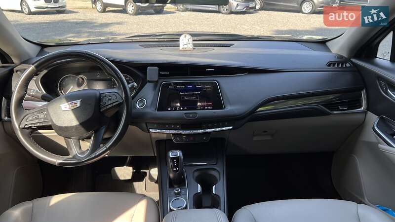 Внедорожник / Кроссовер Cadillac XT4 2018 в Одессе
