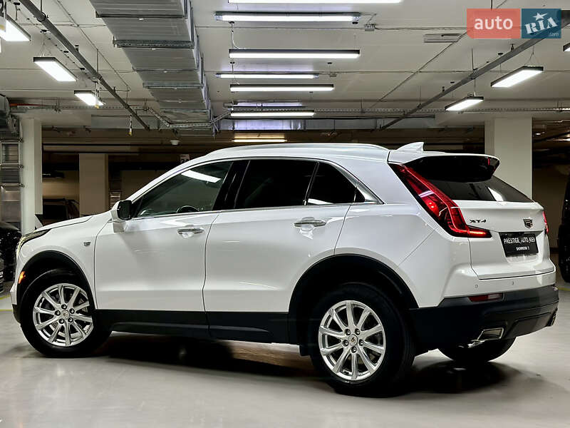 Внедорожник / Кроссовер Cadillac XT4 2022 в Киеве