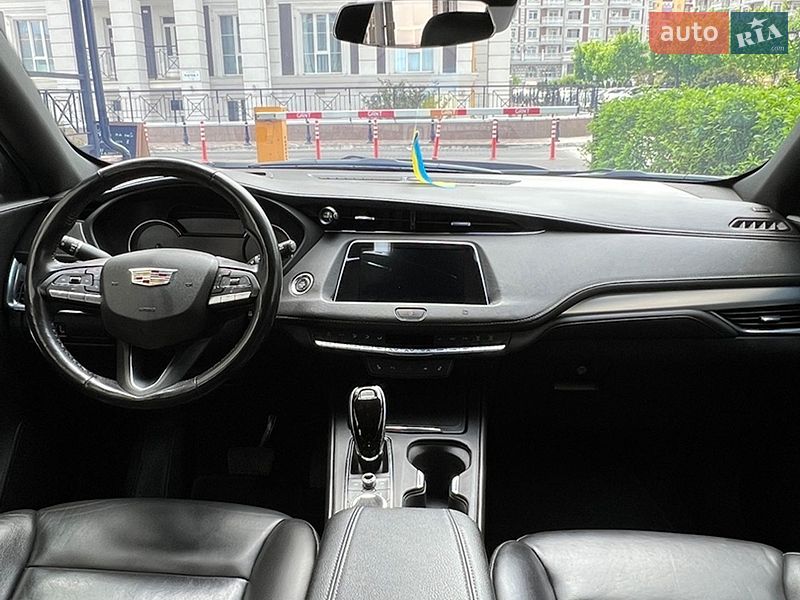 Внедорожник / Кроссовер Cadillac XT4 2020 в Киеве