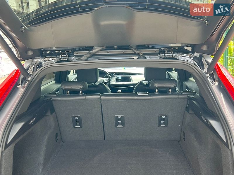 Внедорожник / Кроссовер Cadillac XT4 2020 в Киеве