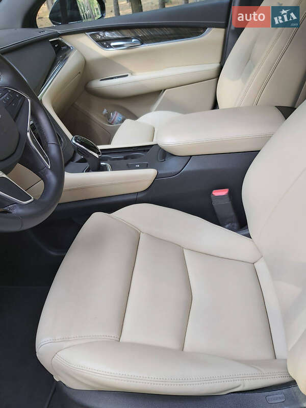 Внедорожник / Кроссовер Cadillac XT5 2016 в Житомире