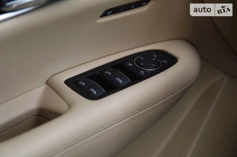 Внедорожник / Кроссовер Cadillac XT5 2016 в Киеве