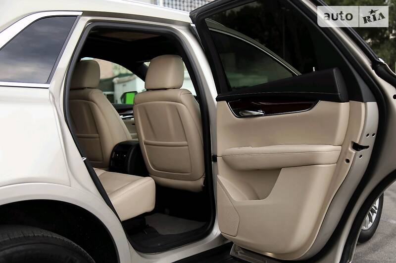 Внедорожник / Кроссовер Cadillac XT5 2016 в Киеве