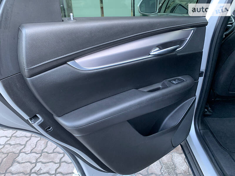 Внедорожник / Кроссовер Cadillac XT5 2018 в Киеве