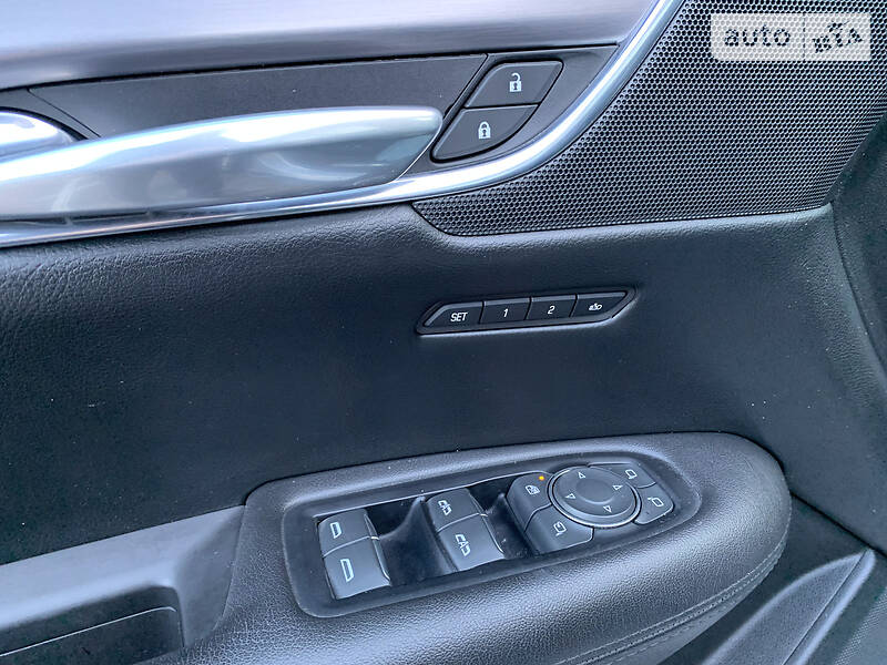 Внедорожник / Кроссовер Cadillac XT5 2018 в Киеве