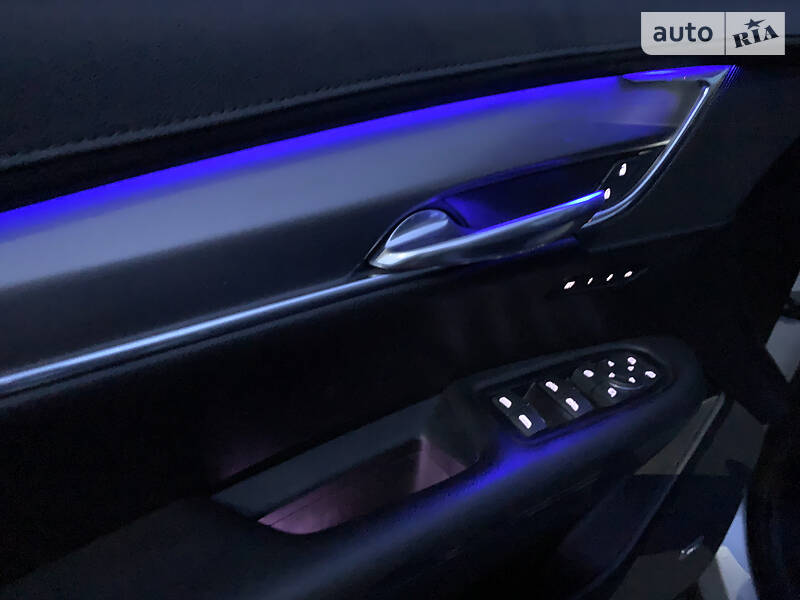 Внедорожник / Кроссовер Cadillac XT5 2018 в Киеве