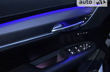 Внедорожник / Кроссовер Cadillac XT5 2018 в 
