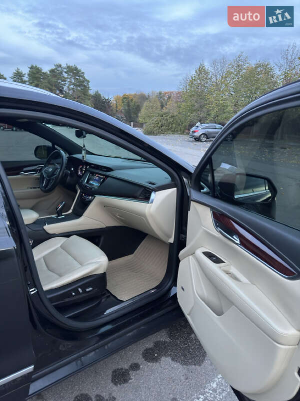 Внедорожник / Кроссовер Cadillac XT5 2017 в Умани