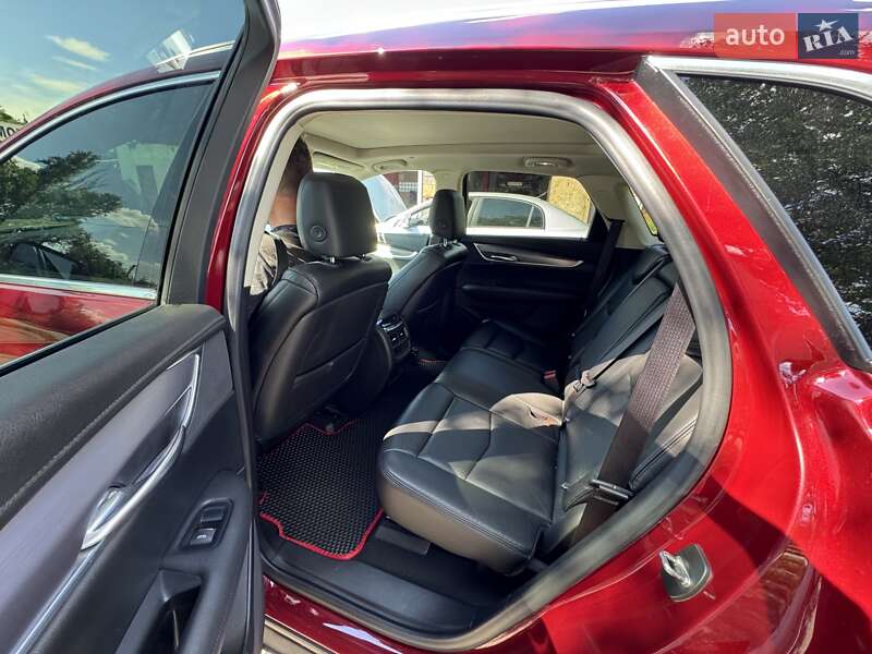 Внедорожник / Кроссовер Cadillac XT5 2018 в Харькове