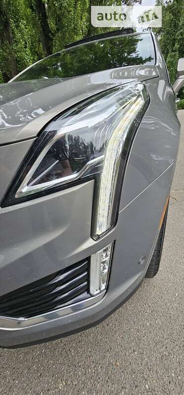 Внедорожник / Кроссовер Cadillac XT5 2018 в Киеве