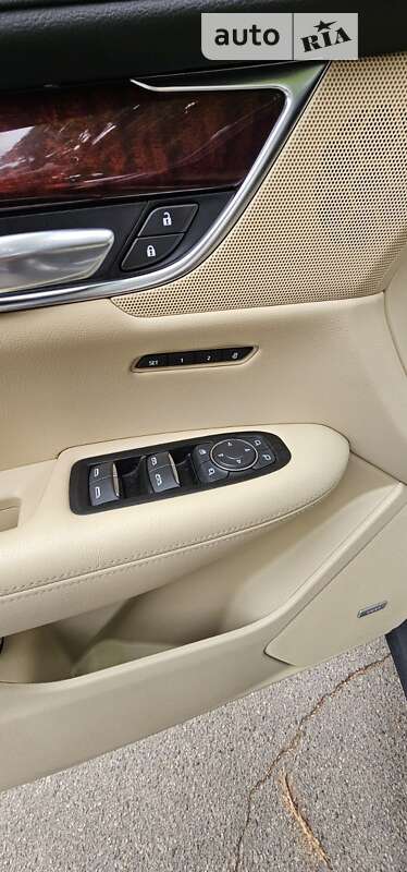 Внедорожник / Кроссовер Cadillac XT5 2018 в Киеве