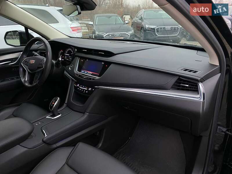 Внедорожник / Кроссовер Cadillac XT5 2019 в Львове