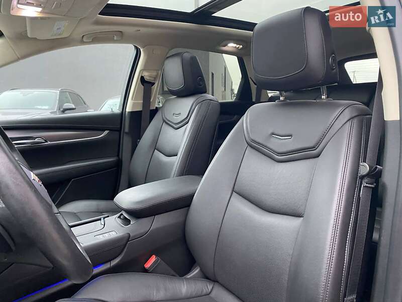 Внедорожник / Кроссовер Cadillac XT5 2019 в Львове