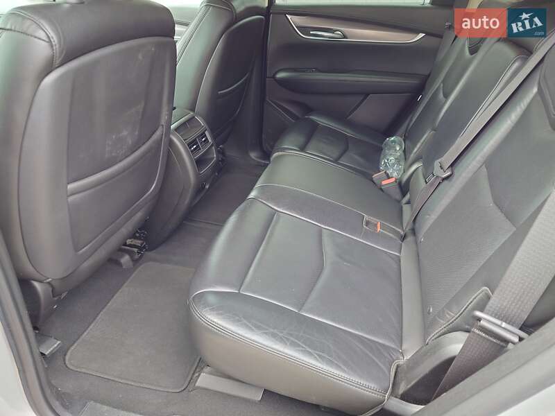 Внедорожник / Кроссовер Cadillac XT5 2017 в Луцке