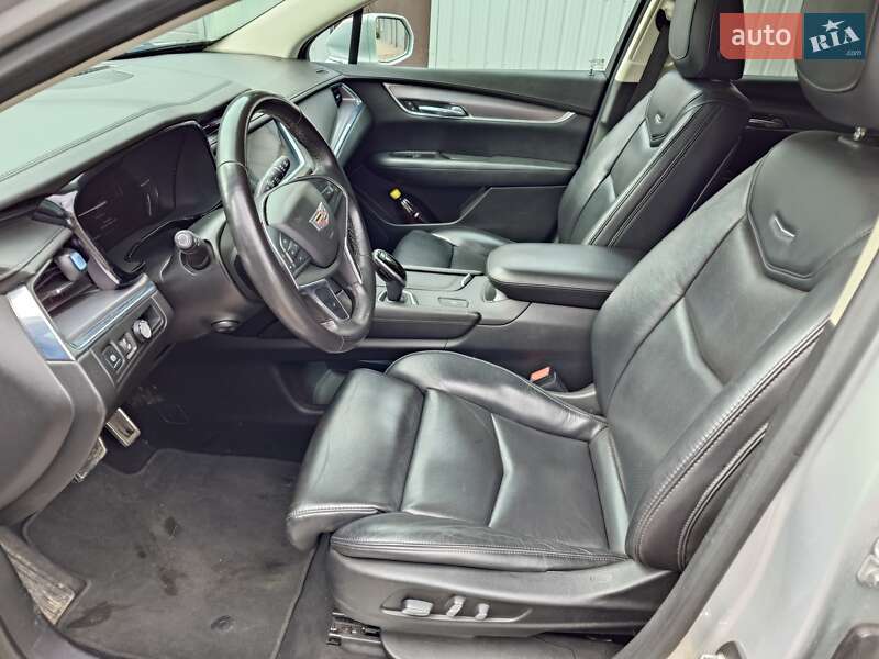 Внедорожник / Кроссовер Cadillac XT5 2017 в Луцке