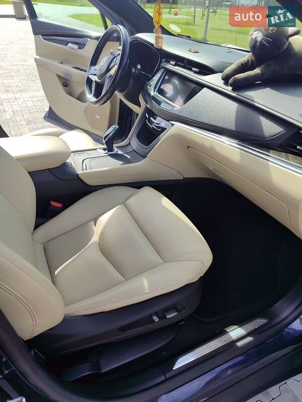 Внедорожник / Кроссовер Cadillac XT5 2018 в Киеве